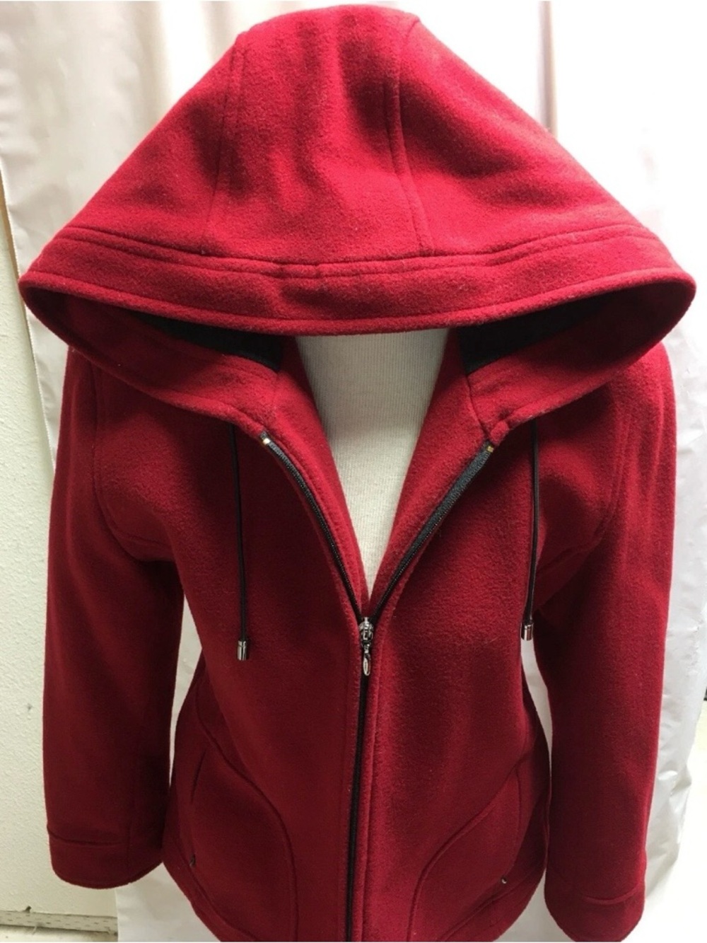 Sonoma Red Hooded Puffer Jacket Size L.